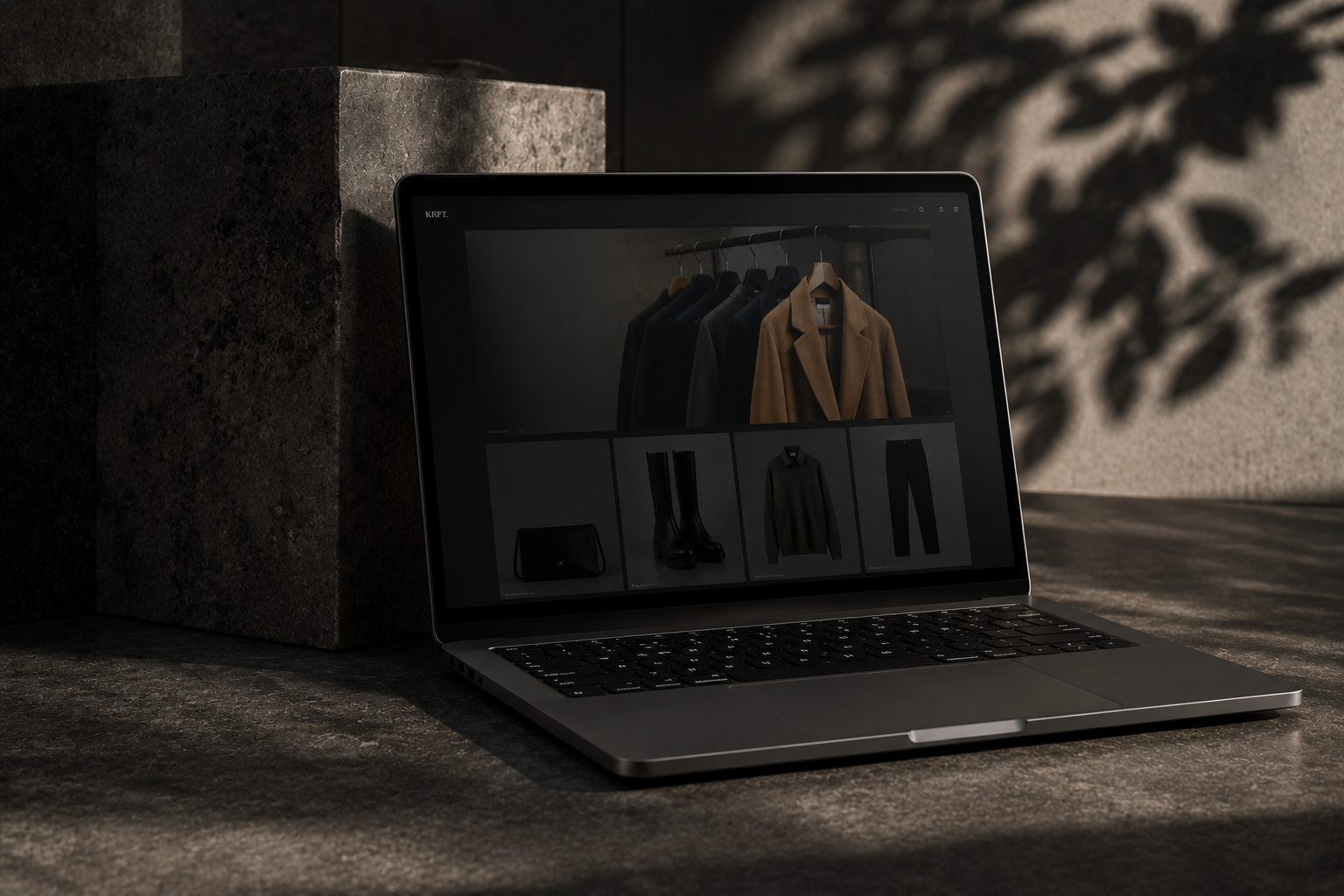 Headless e-ticaret arayüzü — modern moda mağazası MacBook ekranında